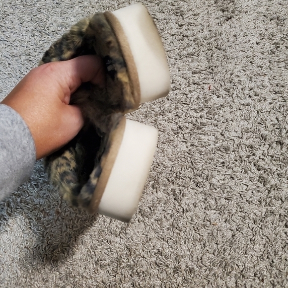 ANIMAL Print Koolabura By UGG Cozy Furry Slides - Picture 2 of 9